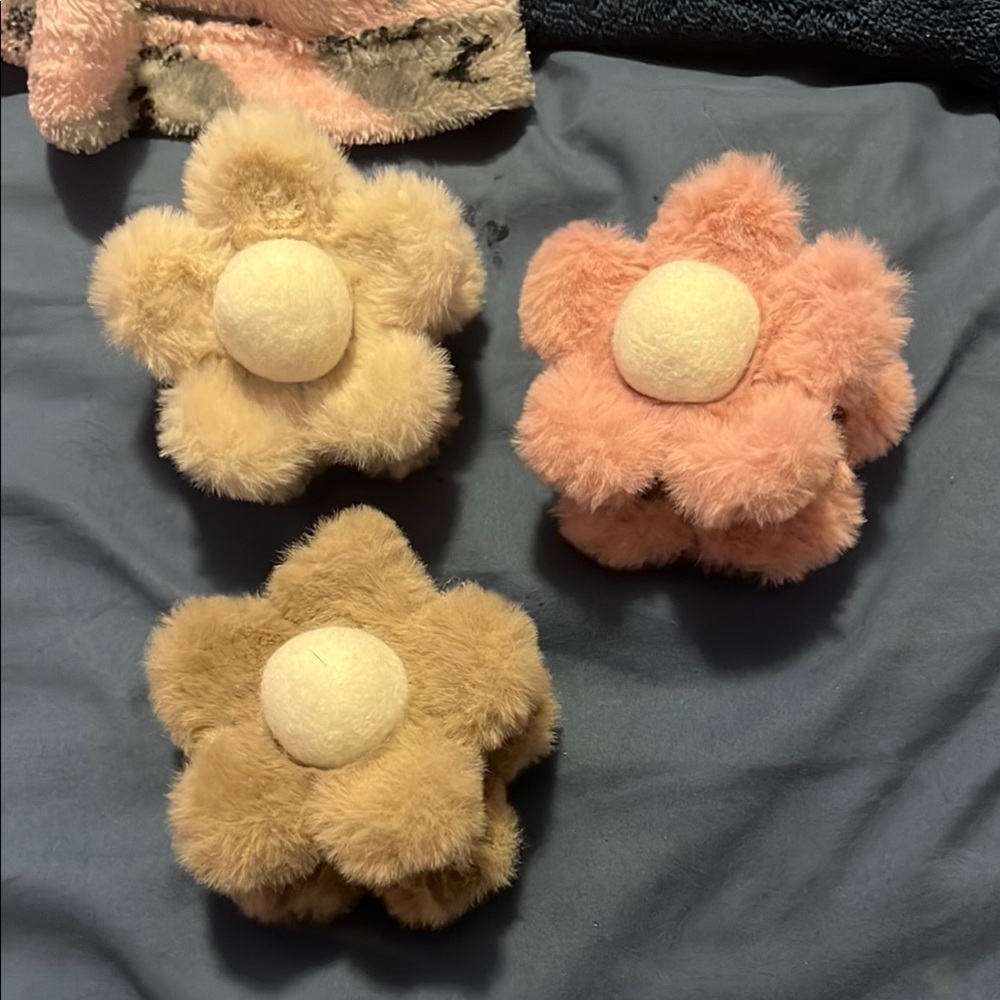 Fluffy Flower Hair Clips Set